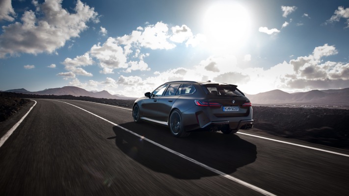 BMW M5 Touring 2025. Desktop wallpaper