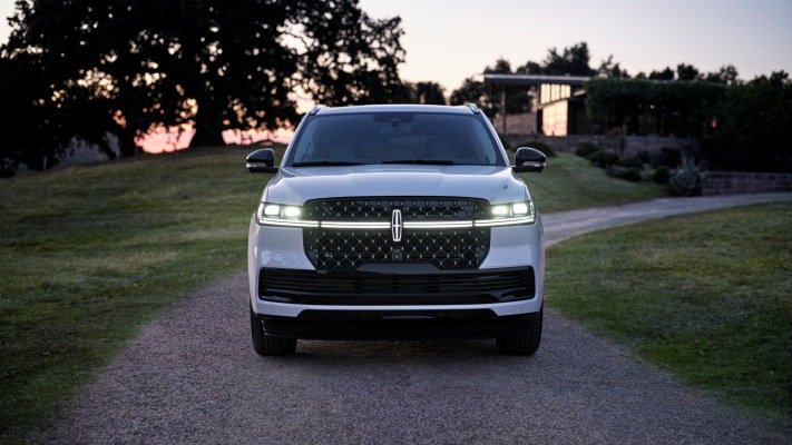 Lincoln Navigator L Black Label 2025. Desktop wallpaper