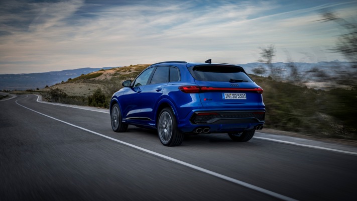 Audi SQ5 2025. Desktop wallpaper