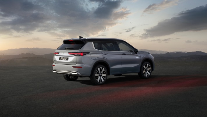 Mitsubishi Outlander PHEV 2025. Desktop wallpaper