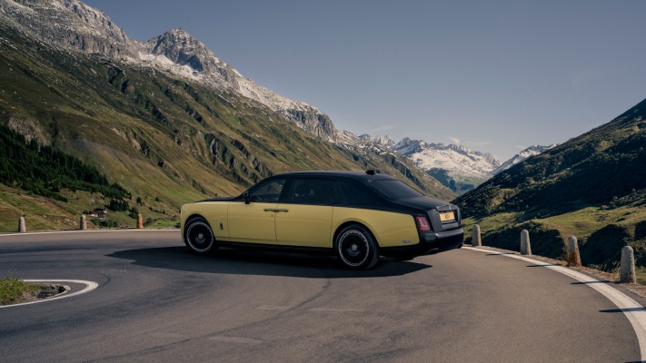 Rolls-Royce Phantom Goldfinger 2024. Desktop wallpaper