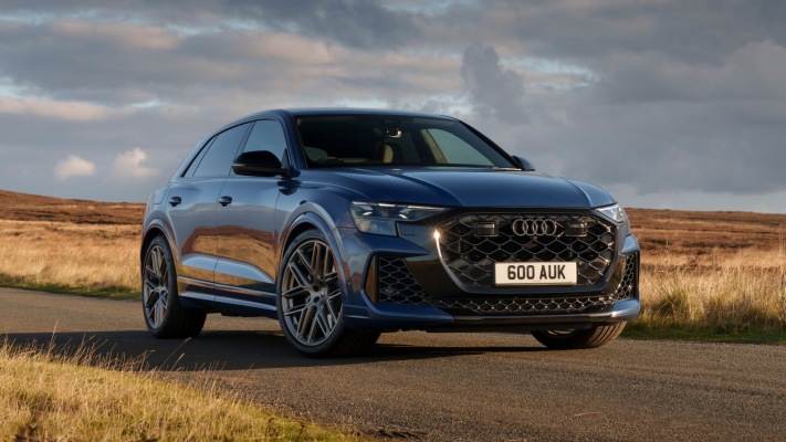 Audi RS Q8 UK Version 2025. Desktop wallpaper