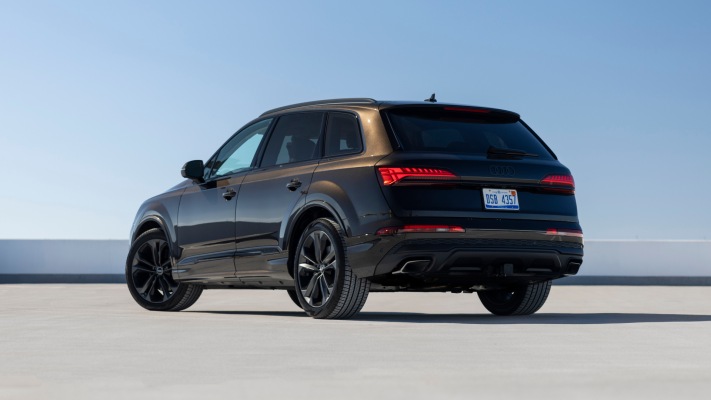 Audi Q7 USA Version 2025. Desktop wallpaper