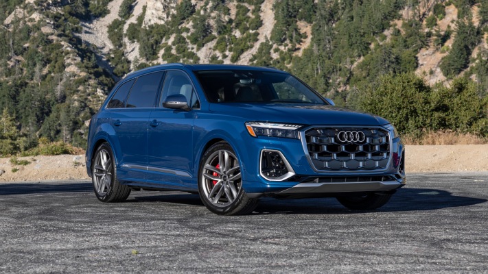 Audi SQ7 USA Version 2025. Desktop wallpaper