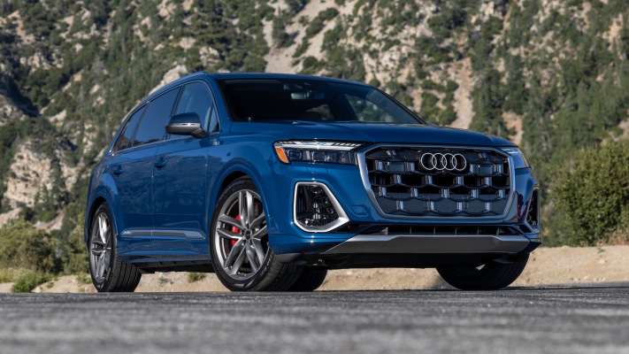 Audi SQ7 USA Version 2025. Desktop wallpaper