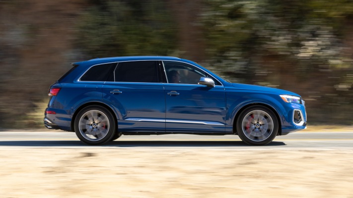 Audi SQ7 USA Version 2025. Desktop wallpaper