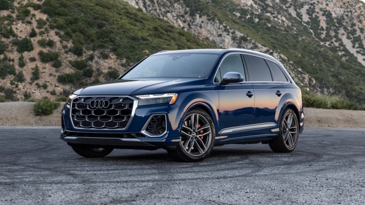 Audi SQ7 USA Version 2025. Desktop wallpaper