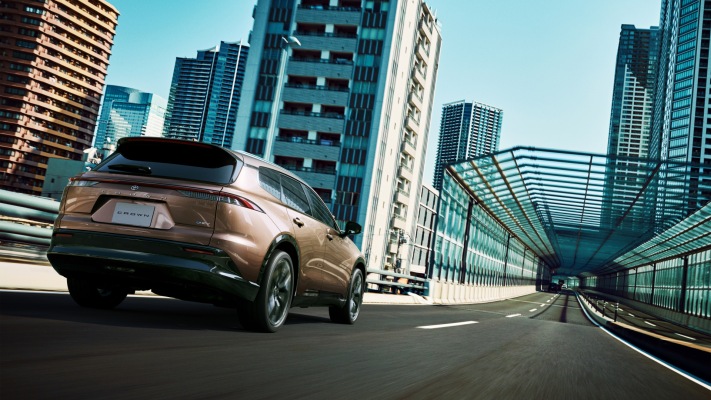 Toyota Crown Estate JP Version 2026. Desktop wallpaper