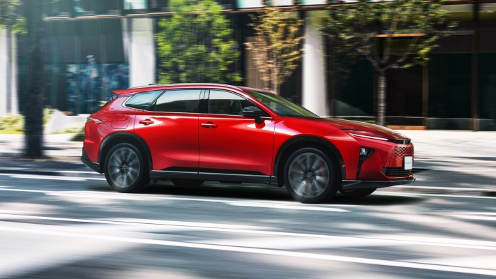 Toyota Crown Estate JP Version 2026. Desktop wallpaper