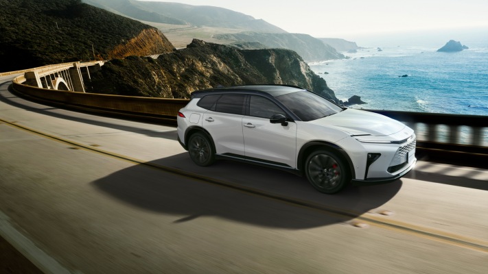 Toyota Crown Estate JP Version 2026. Desktop wallpaper