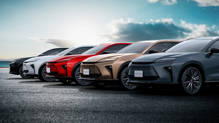 Toyota Crown Estate JP Version 2026. Desktop wallpaper