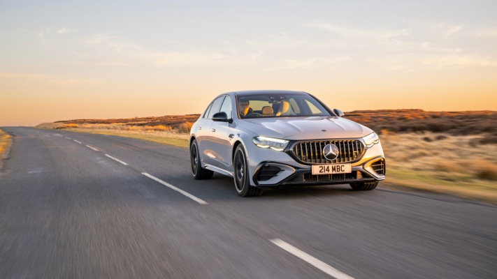 Mercedes-AMG E 53 Hybrid 4MATIC+ Night Edition Premium Plus UK Version 2025. Desktop wallpaper
