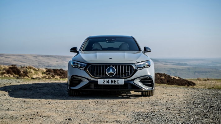 Mercedes-AMG E 53 Hybrid 4MATIC+ Night Edition Premium Plus UK Version 2025. Desktop wallpaper