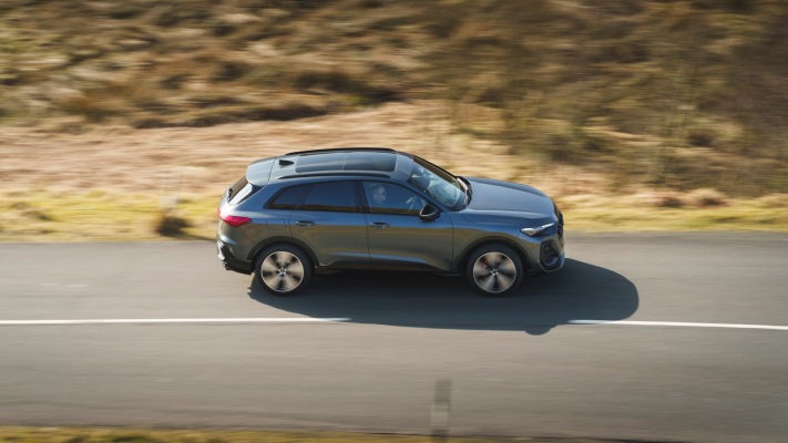 Audi SQ5 Launch Edition UK Version 2025. Desktop wallpaper