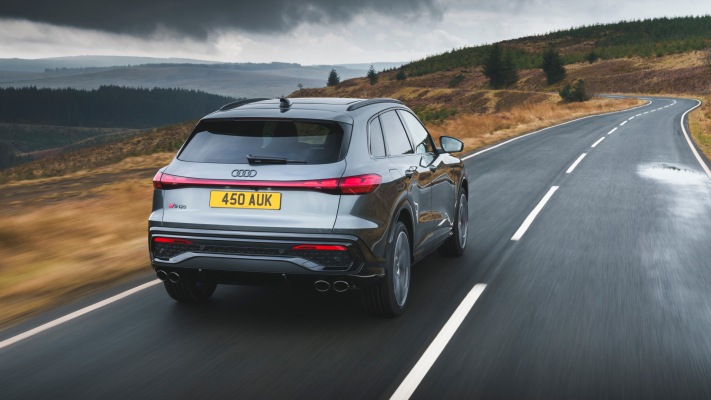 Audi SQ5 Launch Edition UK Version 2025. Desktop wallpaper