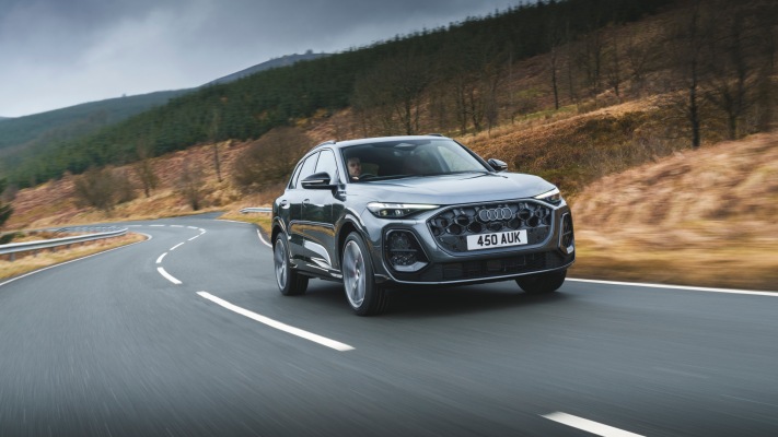 Audi SQ5 Launch Edition UK Version 2025. Desktop wallpaper