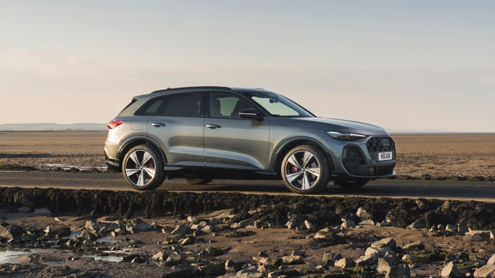 Audi SQ5 Launch Edition UK Version 2025. Desktop wallpaper