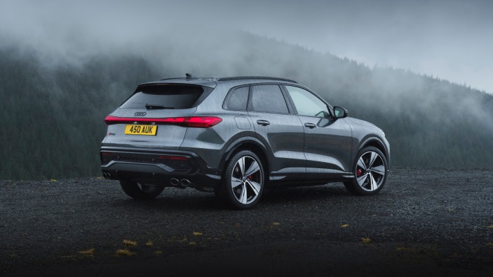 Audi SQ5 Launch Edition UK Version 2025. Desktop wallpaper