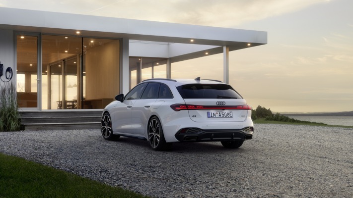 Audi A5 Avant e-hybrid quattro 2025. Desktop wallpaper