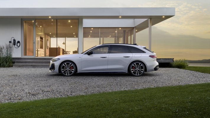 Audi A5 Avant e-hybrid quattro 2025. Desktop wallpaper