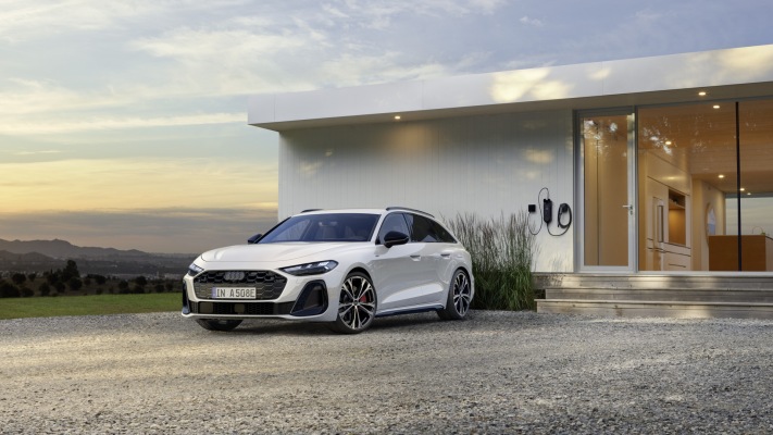 Audi A5 Avant e-hybrid quattro 2025. Desktop wallpaper
