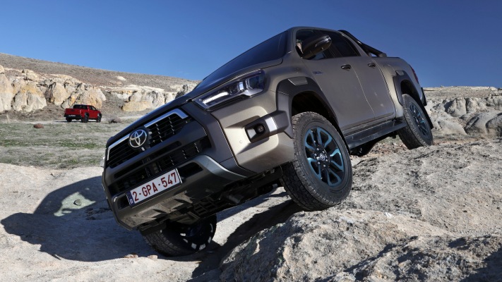 Toyota Hilux Hybrid 48V 2025. Desktop wallpaper