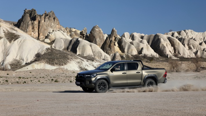 Toyota Hilux Hybrid 48V 2025. Desktop wallpaper