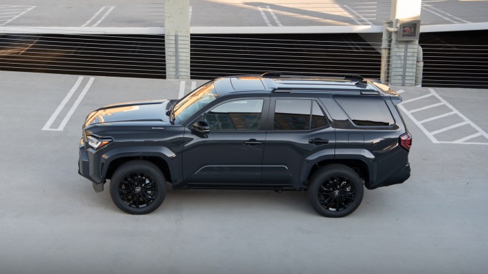 Toyota 4Runner Platinum 2025. Desktop wallpaper