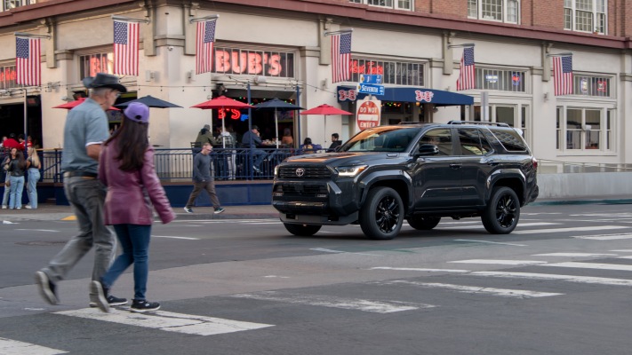 Toyota 4Runner Platinum 2025. Desktop wallpaper