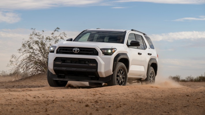 Toyota 4Runner SR5 2025. Desktop wallpaper