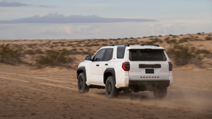 Toyota 4Runner SR5 2025. Desktop wallpaper