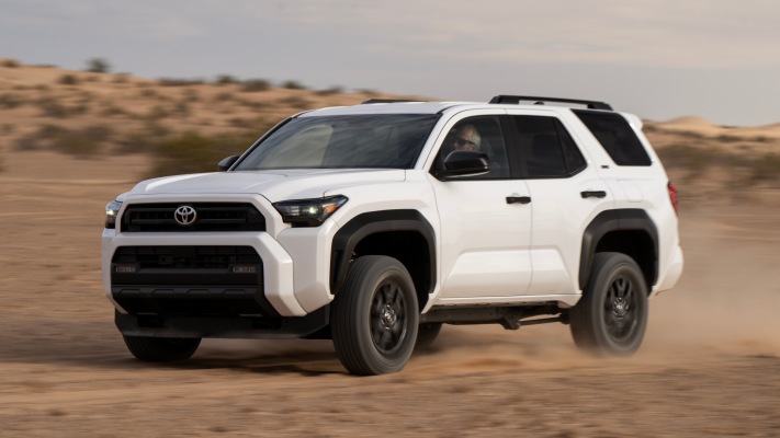 Toyota 4Runner SR5 2025. Desktop wallpaper