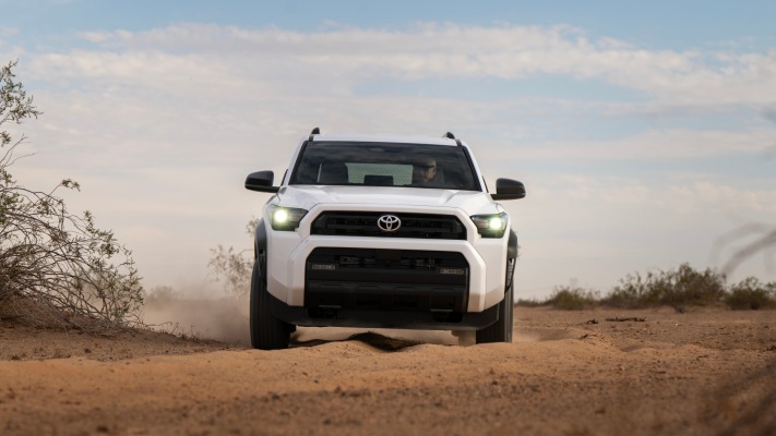 Toyota 4Runner SR5 2025. Desktop wallpaper