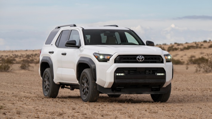 Toyota 4Runner SR5 2025. Desktop wallpaper