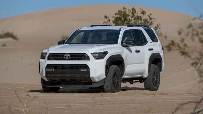 Toyota 4Runner SR5 2025. Desktop wallpaper