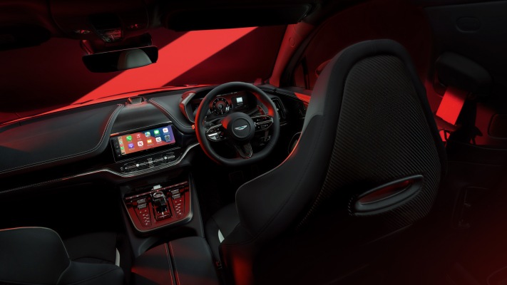 Aston Martin DBX S 2026. Desktop wallpaper