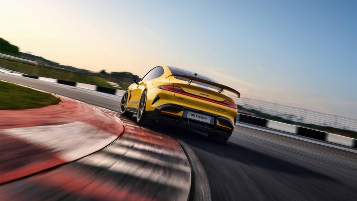 Xiaomi SU7 Ultra 2025. Desktop wallpaper