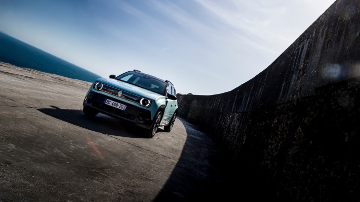 Renault 4 E-Tech Iconic 2026. Desktop wallpaper