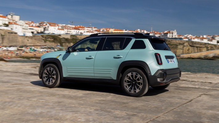 Renault 4 E-Tech Iconic 2026. Desktop wallpaper