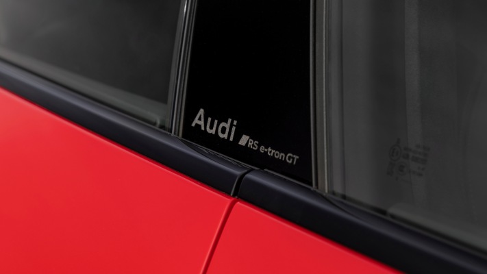 Audi RS e-tron GT Performance USA Version 2025. Desktop wallpaper