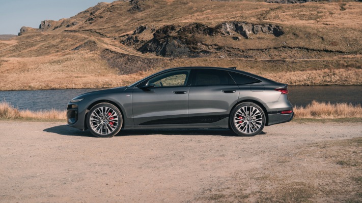 Audi A6 Sportback e-tron Performance UK Version 2025. Desktop wallpaper