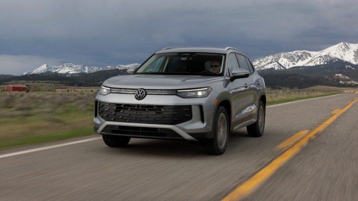 Volkswagen Tiguan SE 4Motion USA Version 2025. Desktop wallpaper