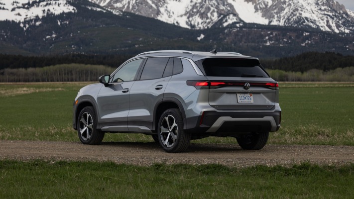 Volkswagen Tiguan SE 4Motion USA Version 2025. Desktop wallpaper