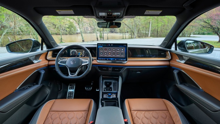 Volkswagen Tiguan SEL R-Line USA version 2025. Desktop wallpaper