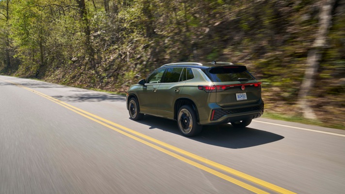 Volkswagen Tiguan SEL R-Line USA version 2025. Desktop wallpaper