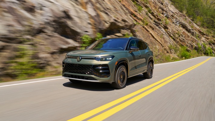 Volkswagen Tiguan SEL R-Line USA version 2025. Desktop wallpaper