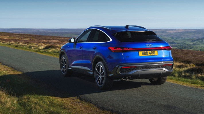 Audi Q5 Sportback Launch Edition UK Version 2025. Desktop wallpaper