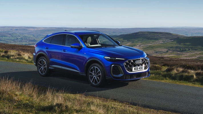 Audi Q5 Sportback Launch Edition UK Version 2025. Desktop wallpaper