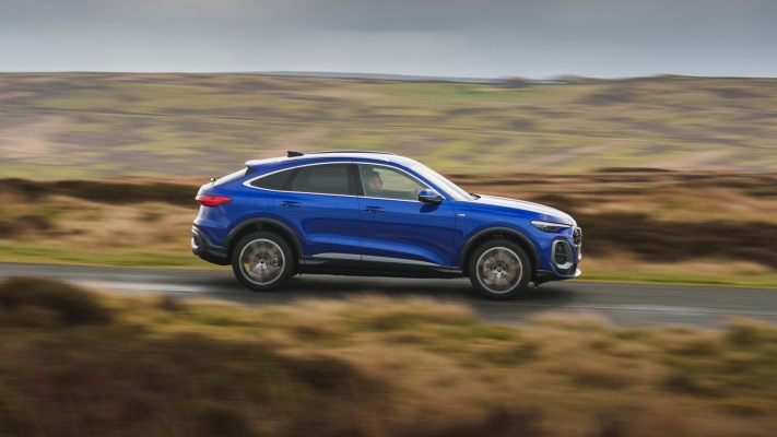 Audi Q5 Sportback Launch Edition UK Version 2025. Desktop wallpaper