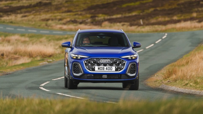 Audi Q5 Sportback Launch Edition UK Version 2025. Desktop wallpaper